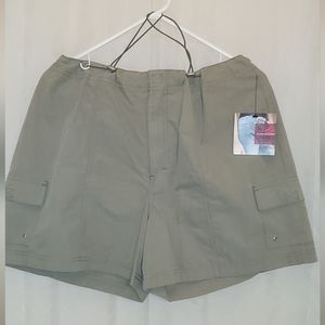 Gloria Vanderbilt  ladies shorts color is seagrass Sz 14  NWT